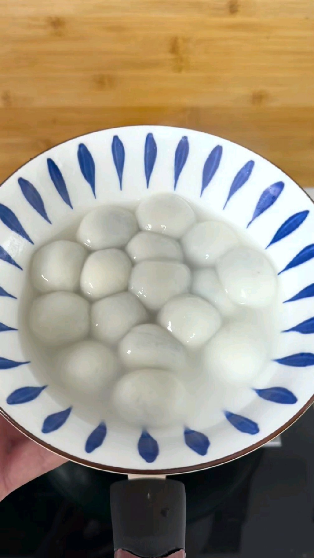 煮汤圆时,不要直接下锅煮,试试这样做,出锅不破皮不漏馅,好吃