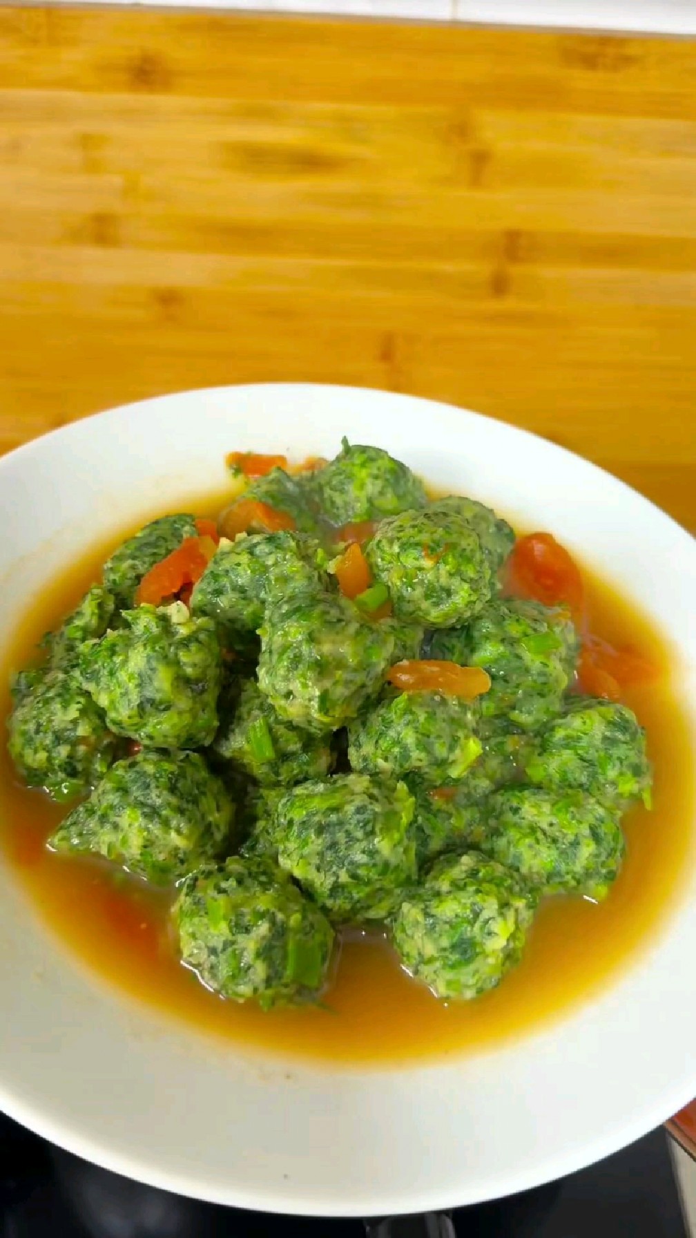 春天正是吃野菜荠菜季节,试试这样做的荠菜丸子,柔软筋道又好吃