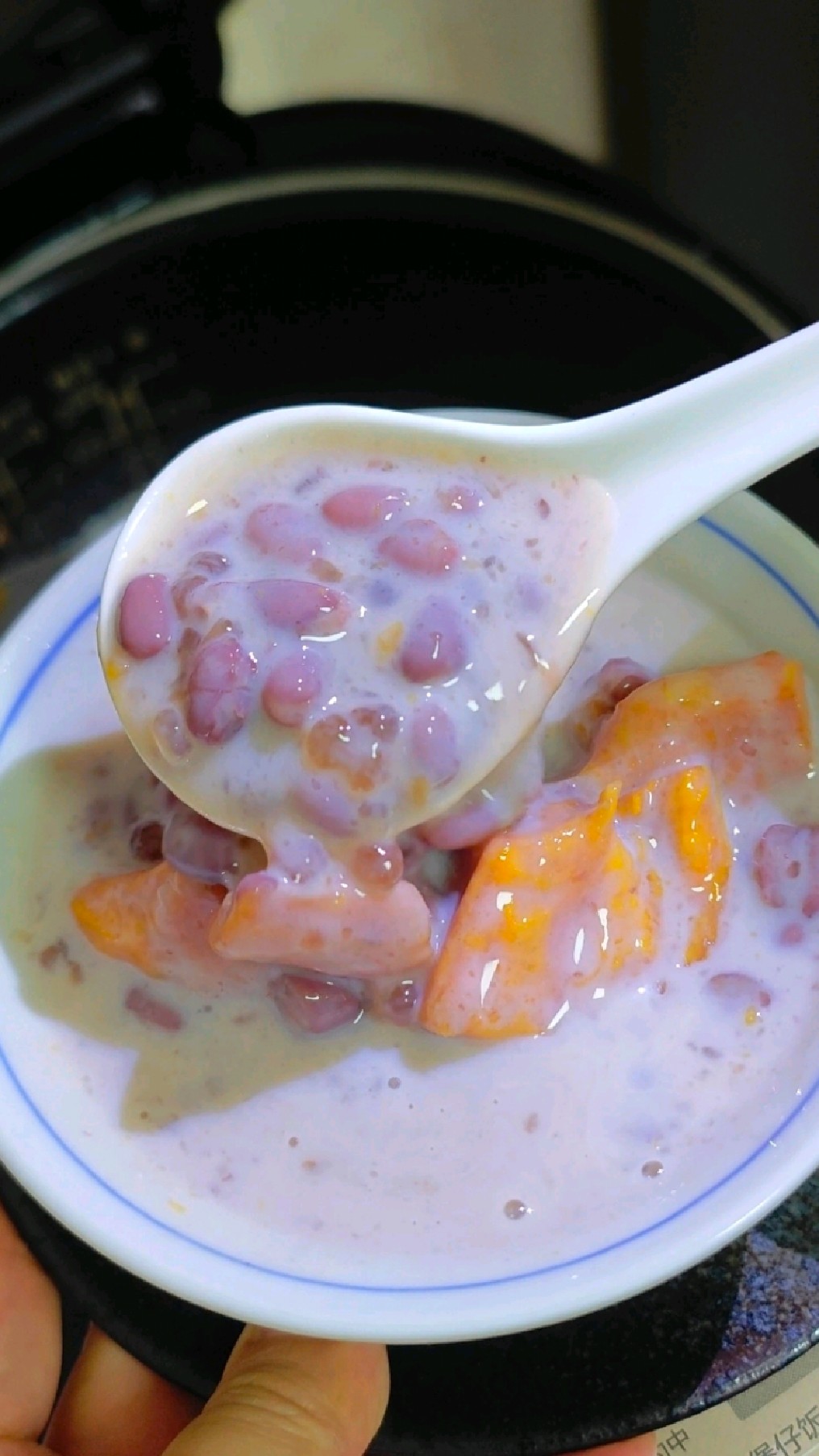 电饭煲红豆西米露,解放双手的懒人糖水!口感绵密香甜。