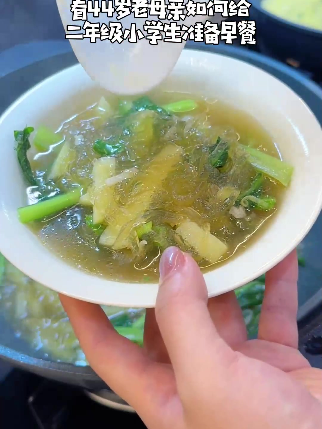 鸡蛋水饼,玉米浆包,土豆小白菜汤,酱牛肉