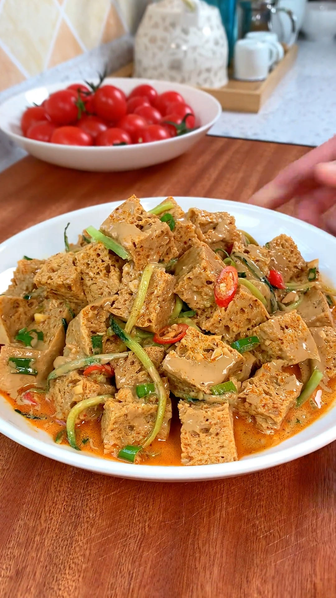 天气一热 下班回家就想吃点凉拌菜,两块钱的面筋简单一拌
