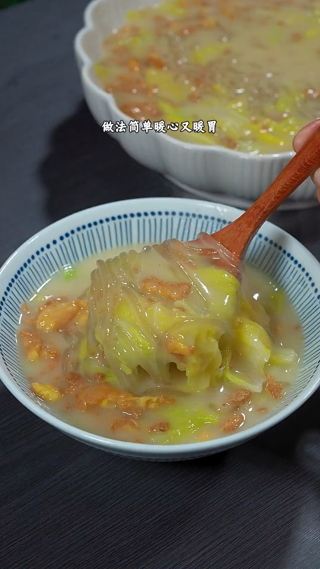 家里有白菜的别再炒着吃了，一定要试试这个烂糊白菜汤.