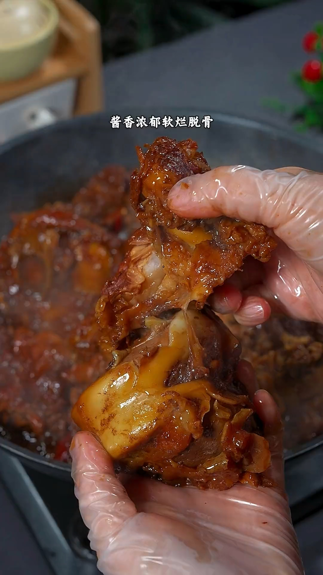 酱大棒的家常做法，酱香浓郁，软烂脱骨，孩子们抢着吃.