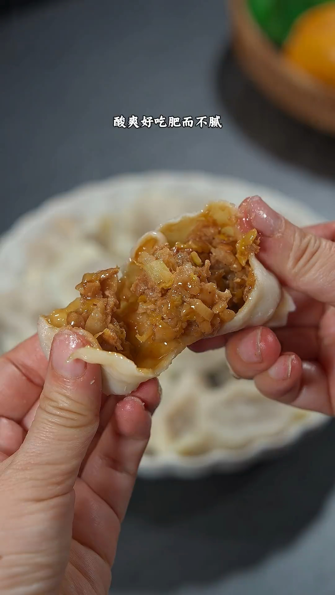 东北酸菜馅饺子这样做，酸爽好吃，肥而不腻，吃一次就爱上