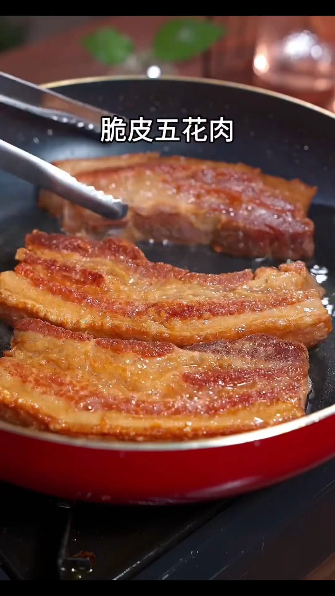 这样做的脆皮五花肉,外皮焦香酥脆,外酥里嫩.