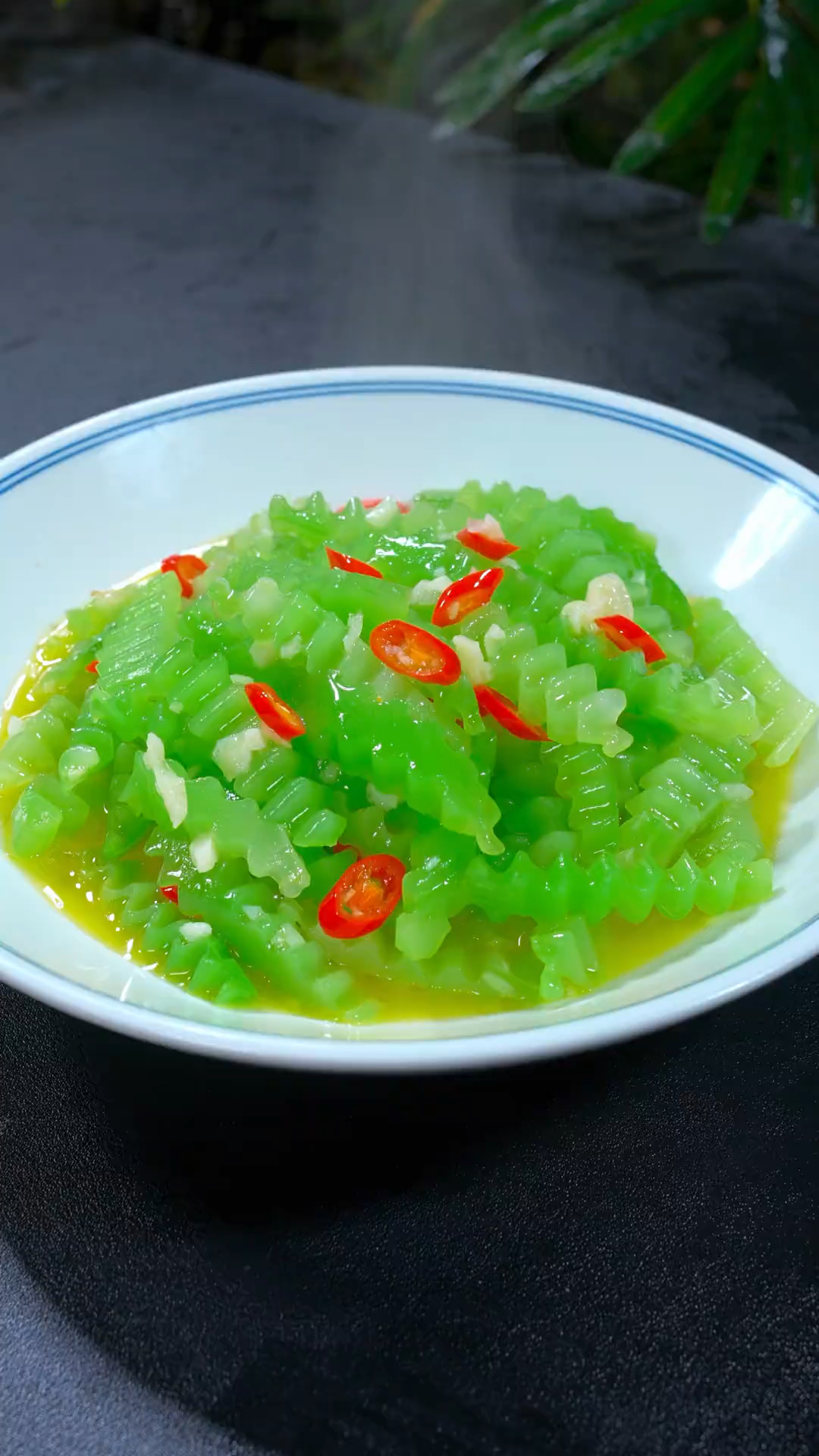 清炒莴笋这样做，清脆爽口，好吃又好看！