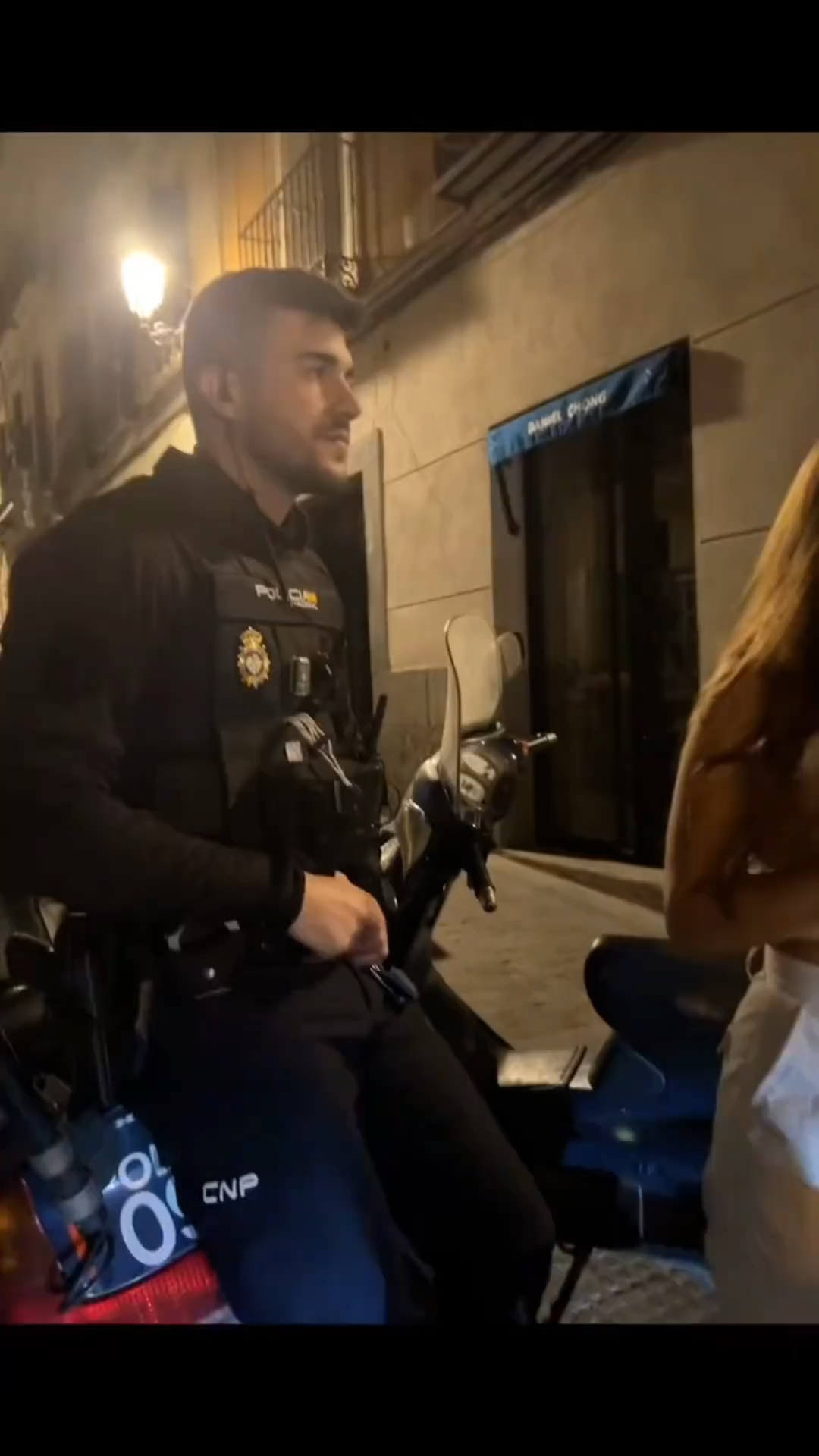 男人帅的标准是什么 #欧美帅哥#肌肉男#警察#路人视角