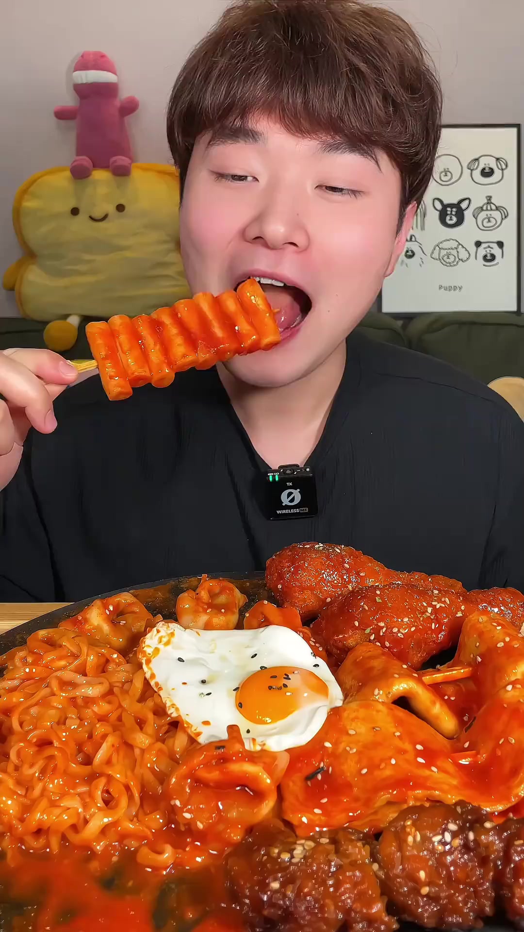今天吃云吞火鸡面 炸鸡 辣炒年糕 鱼饼 唐扬鸡块!好满足!