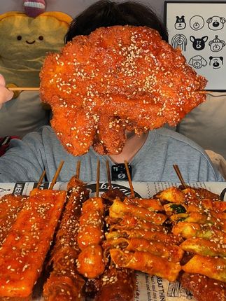 炸串局来啦！比脸大的鸡排！