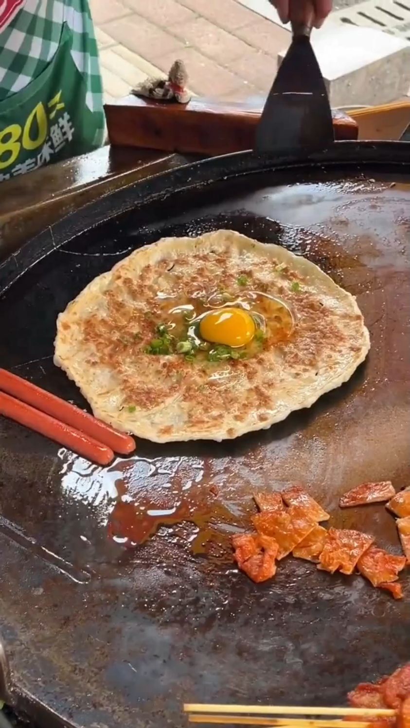 武大郎烧饼,加了鸡柳和烤肠,太香了