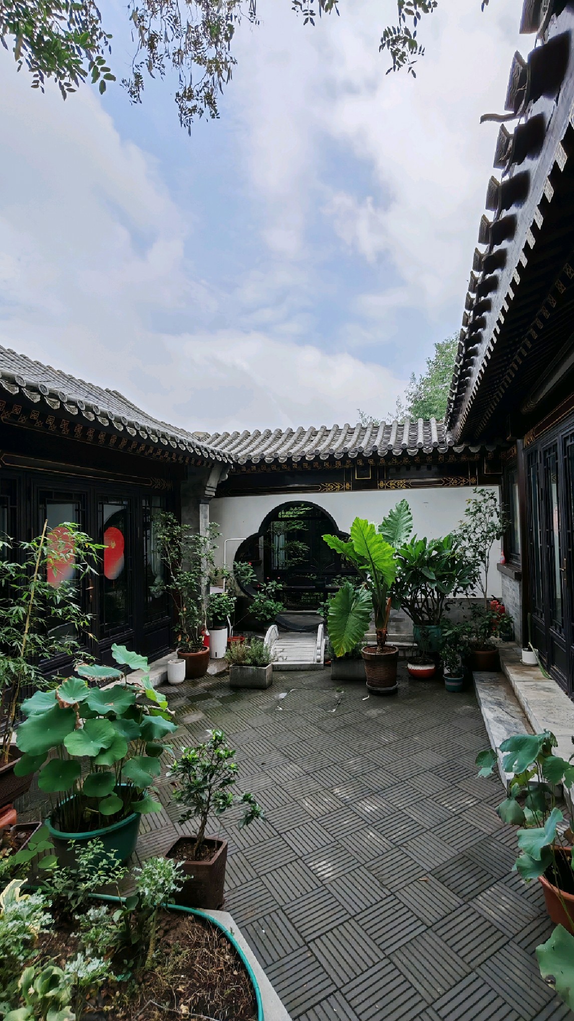 北二环徽派四合院260平门口有车位