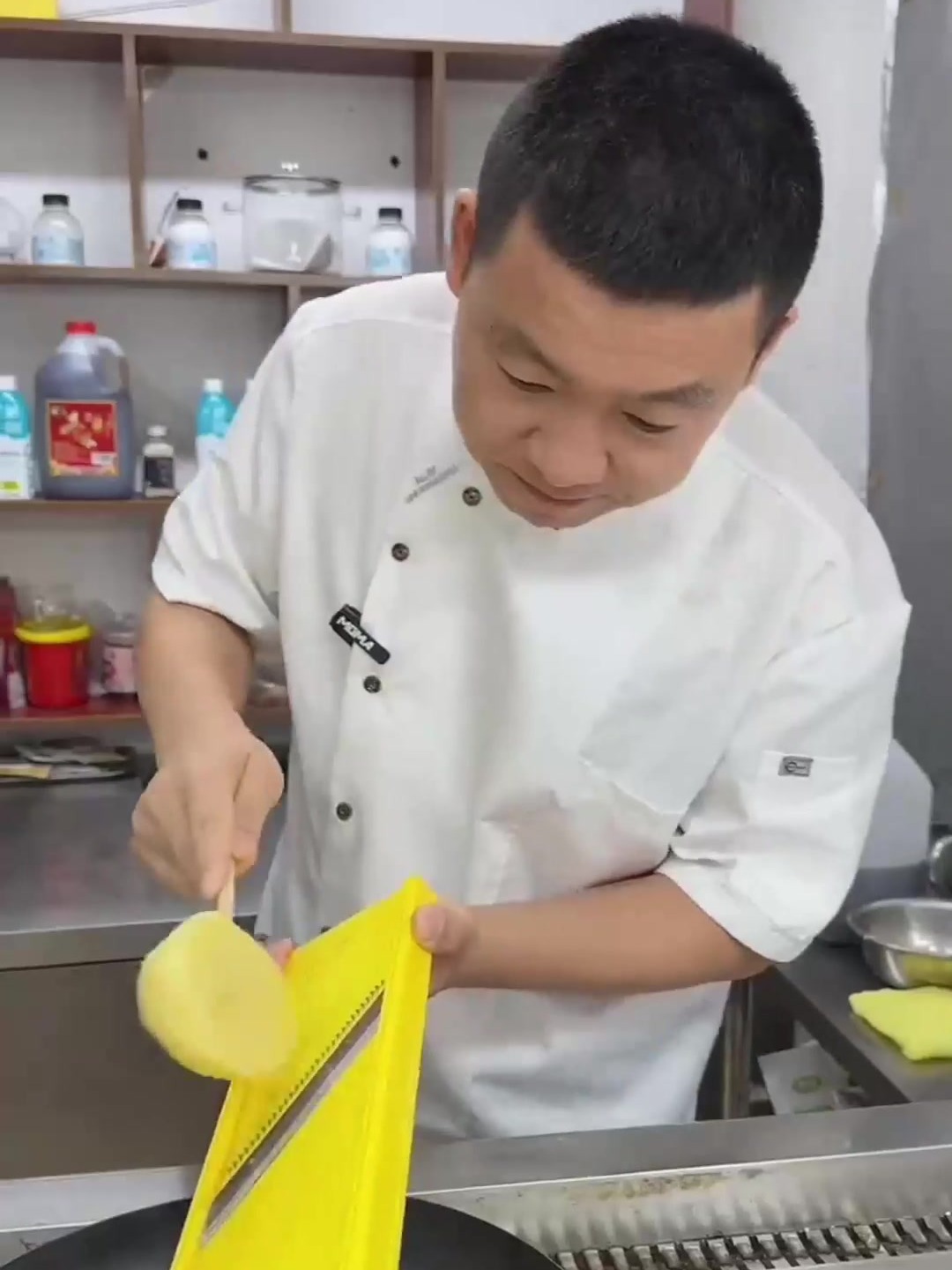 土豆丝韭菜汤,这样做在我老家老受欢迎了!