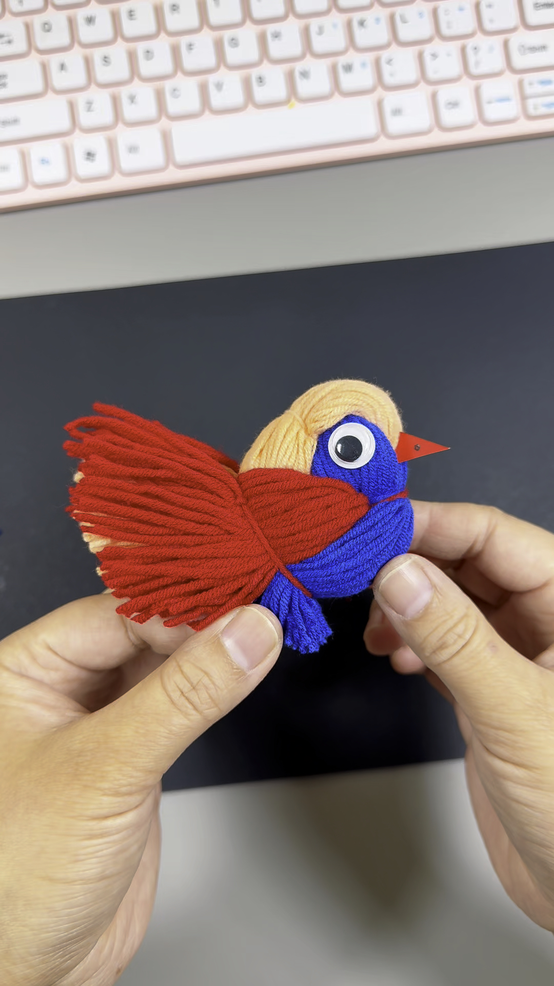 用毛线做一只可爱的小鸟#幼儿园手工 #手工diy #亲子手工