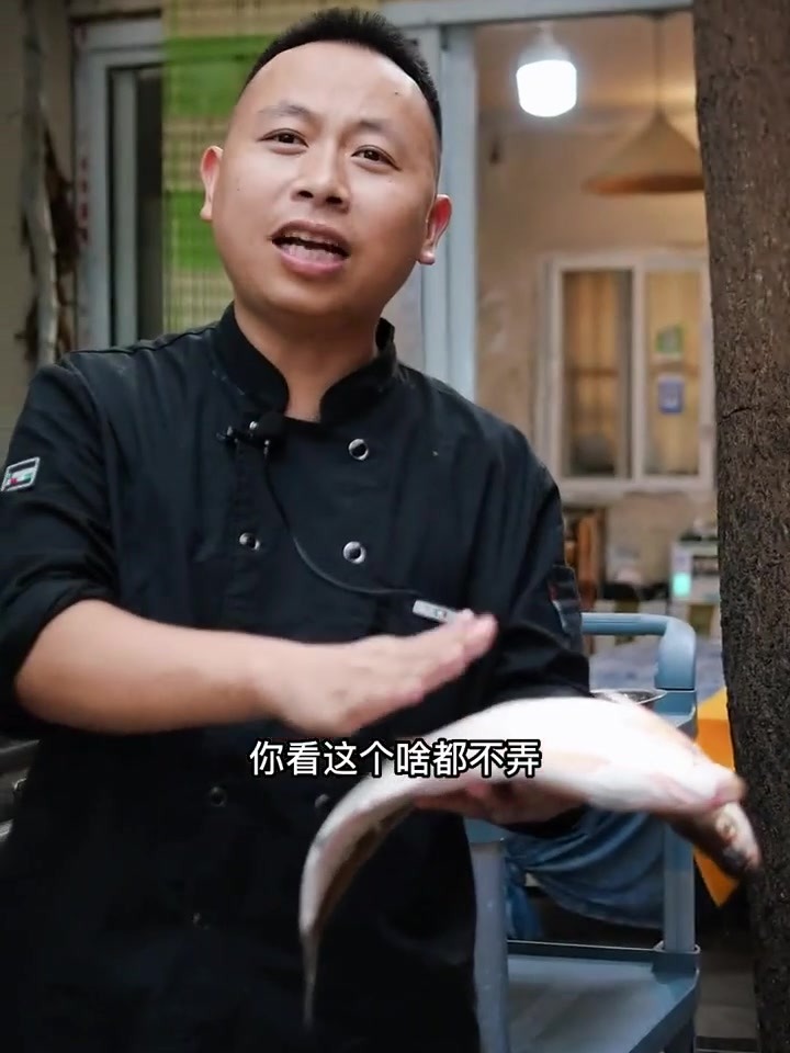 白丝鱼又叫噘嘴鲢子,肉质细嫩,红烧来一条!
