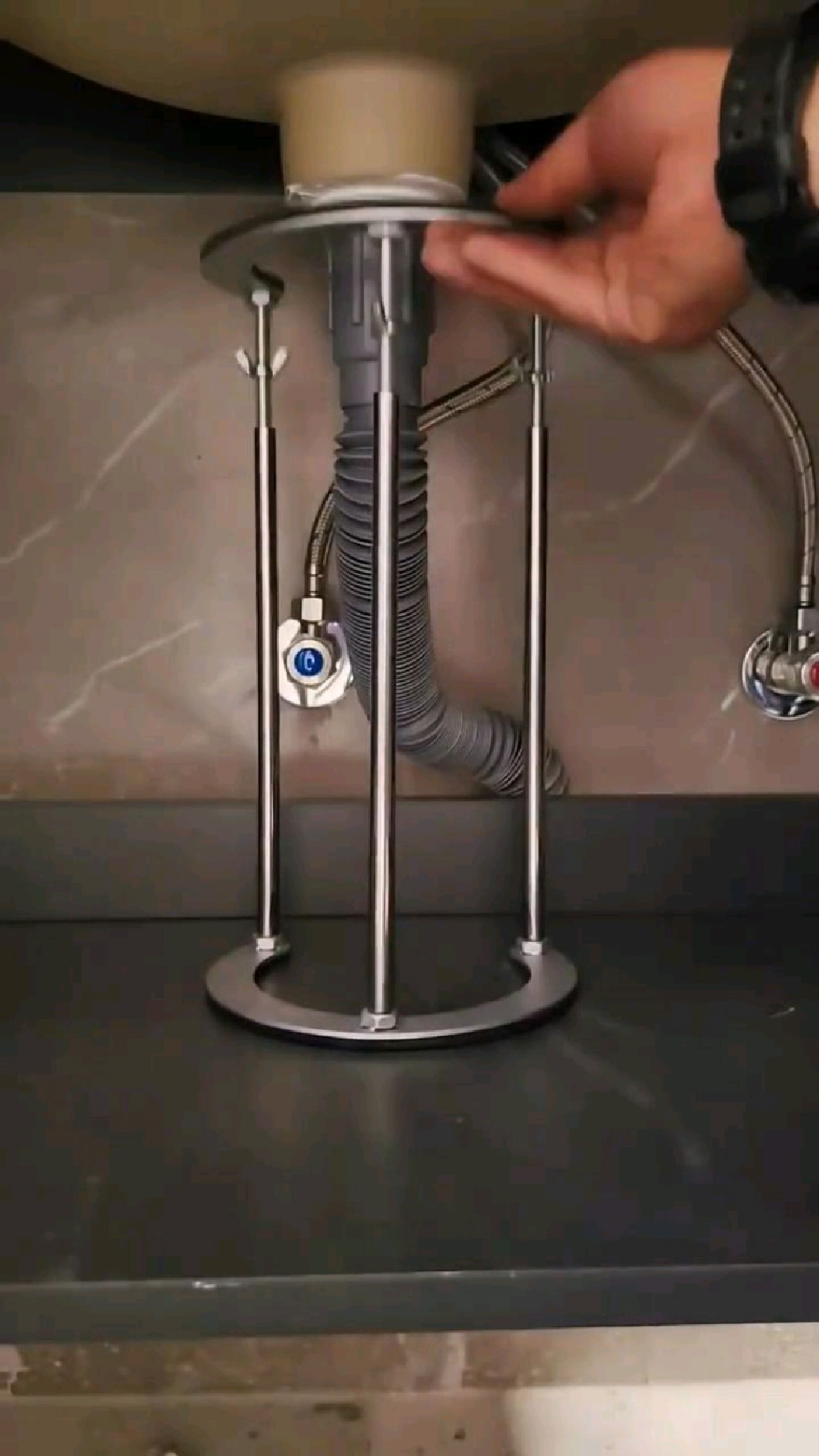 洗菜盆盆底支架安装过程,记不住点赞收藏吧