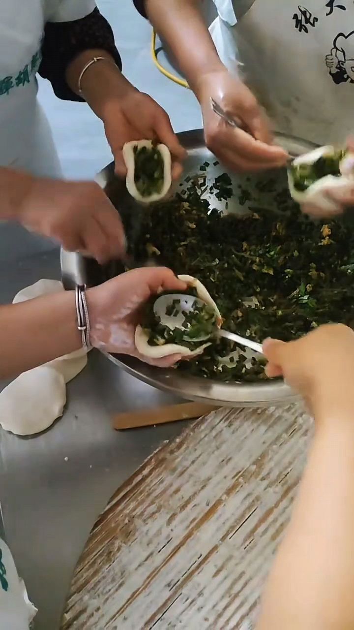 制作麦穗形状的包子