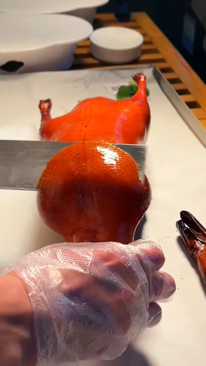 改刀好吃美味的烤鸭