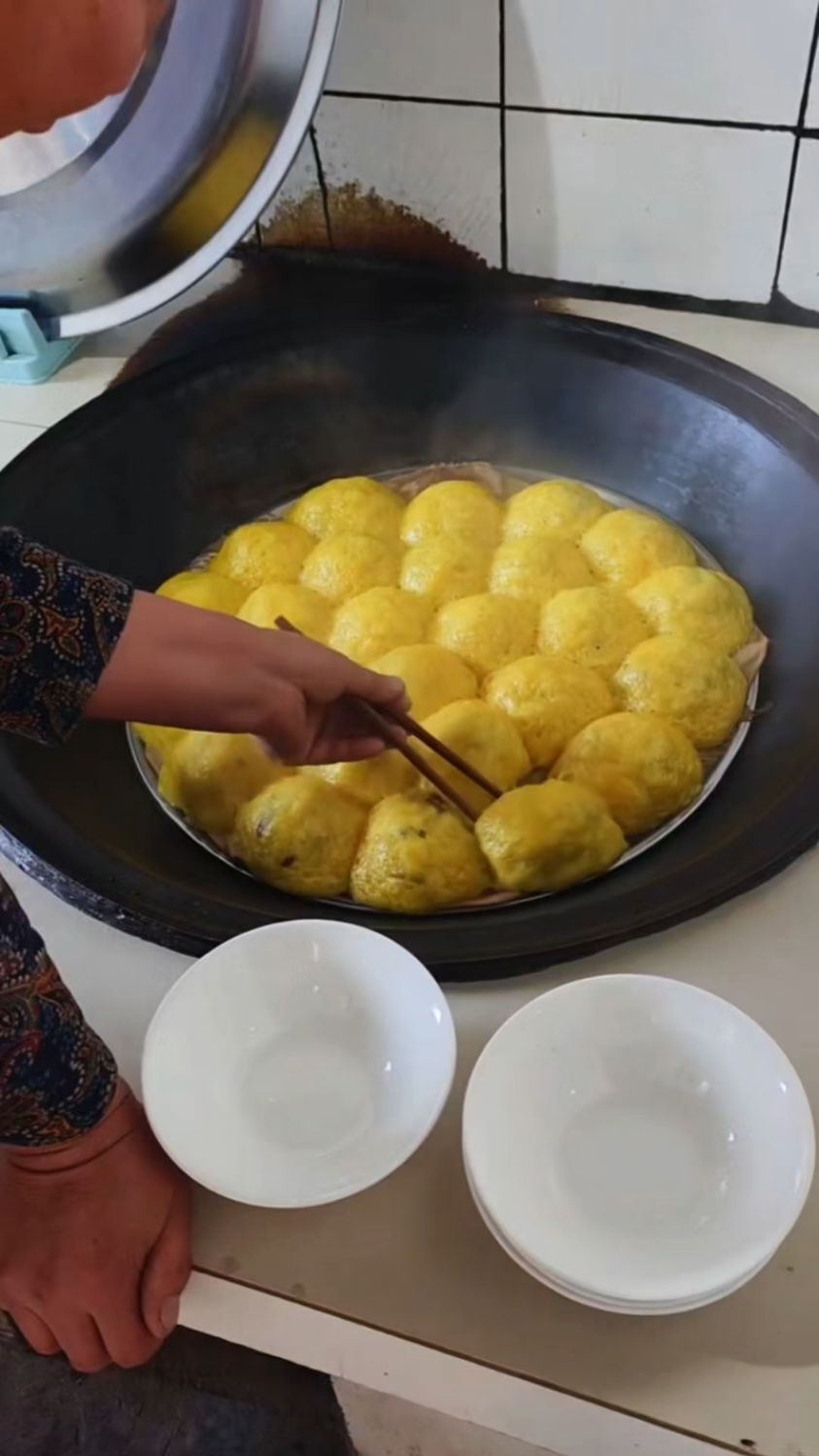 好吃美味粘豆包出锅了
