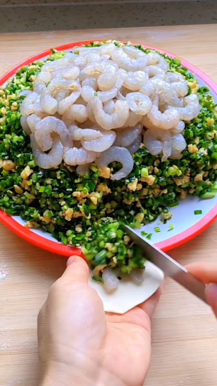 制作手工虾仁水饺的方法