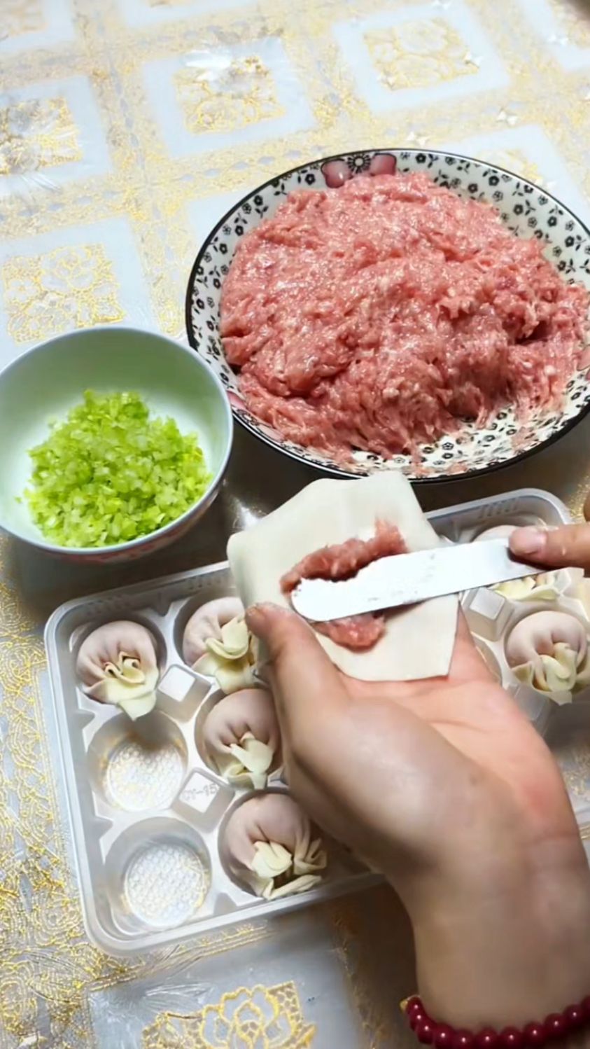 快速包馄饨的方法