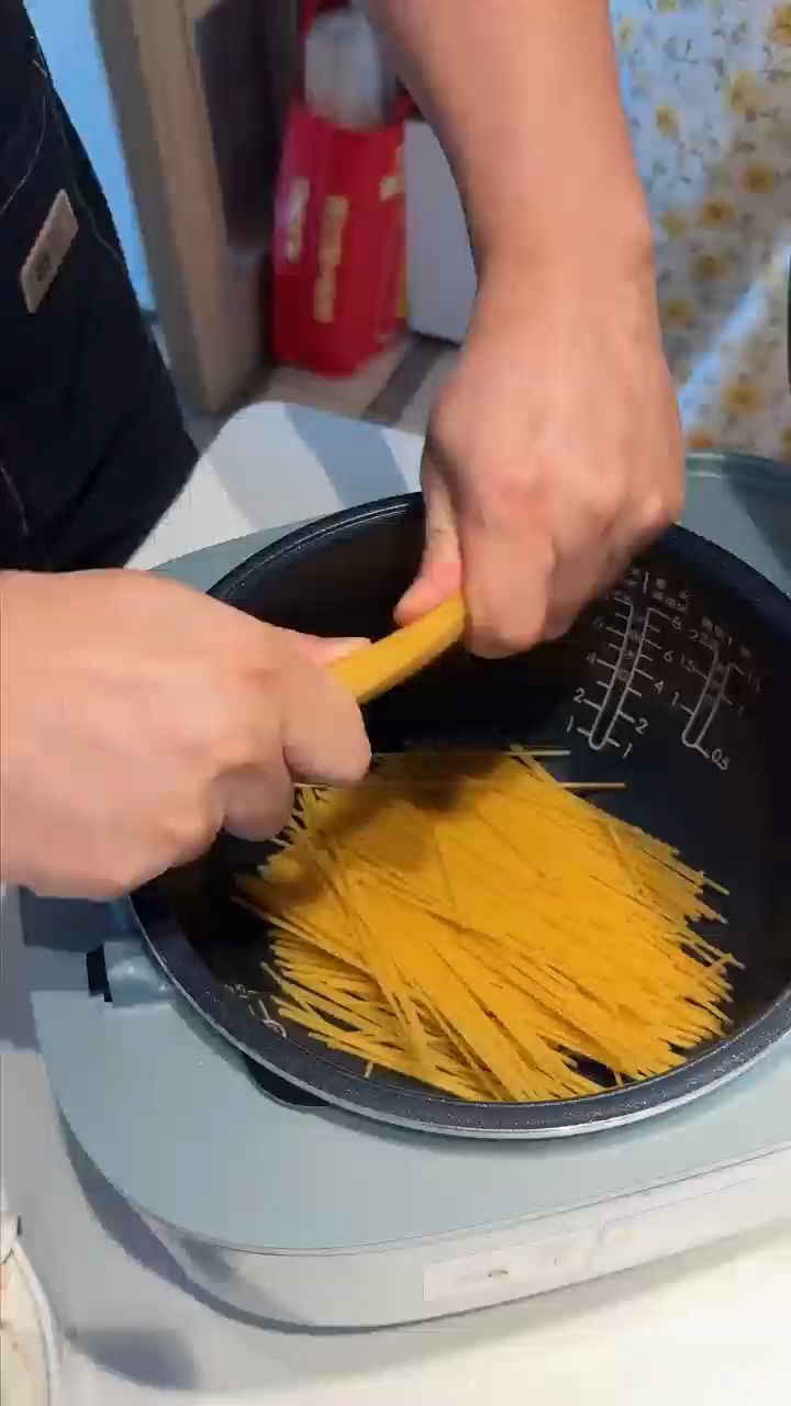 懒人版番茄肉酱意面！