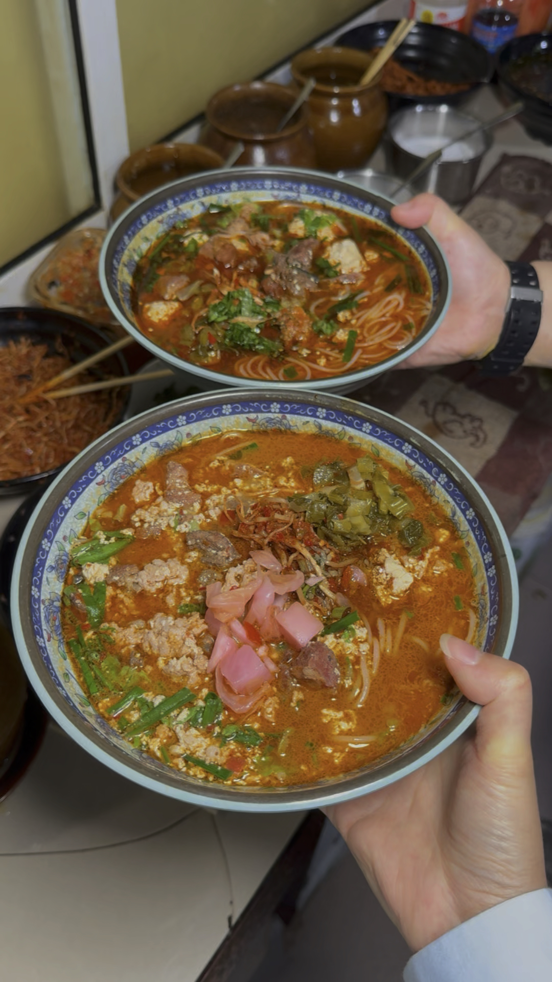 云南澜沧拉祜族自治县的骨头生臭豆腐小锅米线 怎么会这么好吃啊