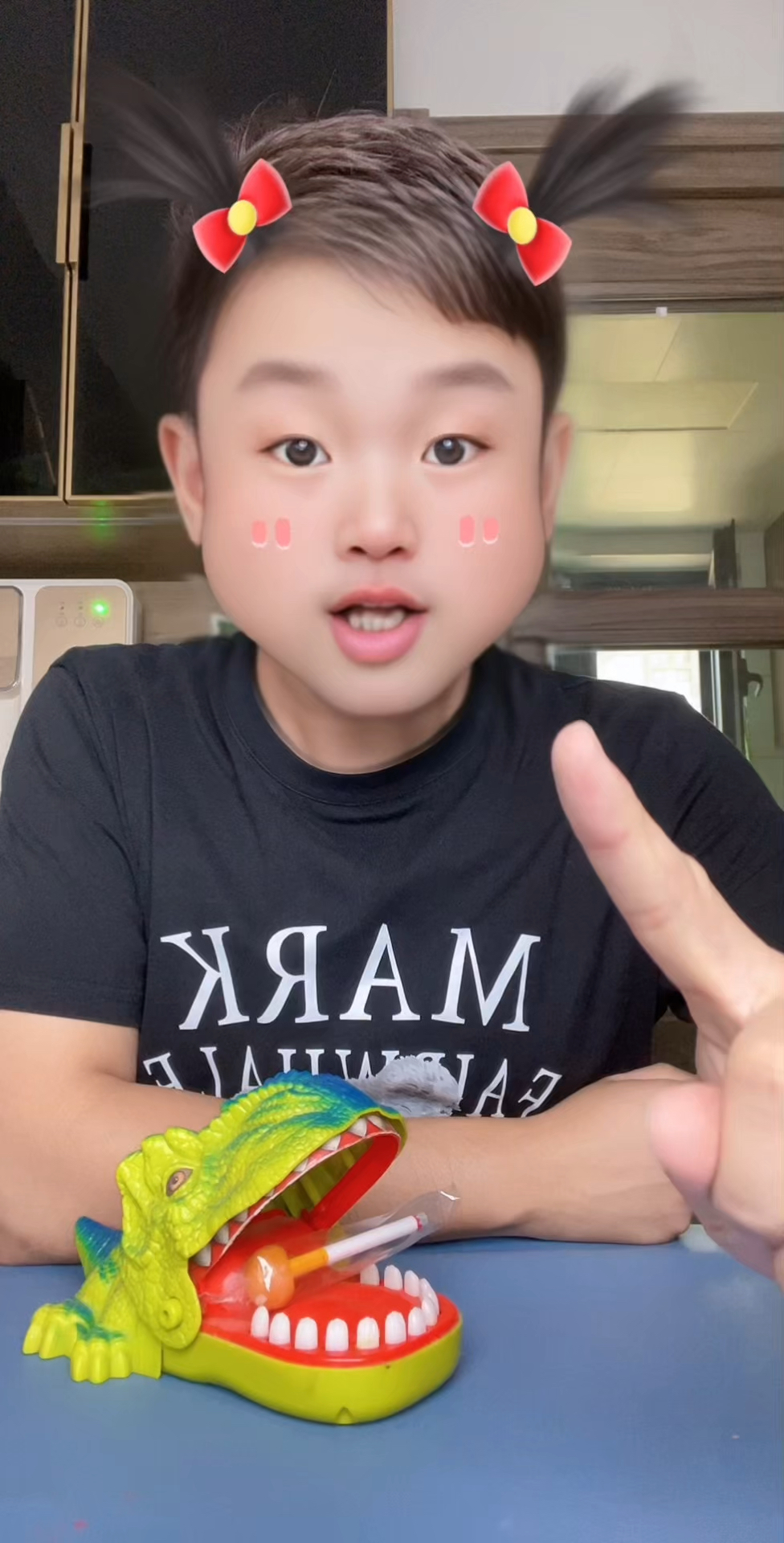 大鳄鱼的嘴巴里有糖