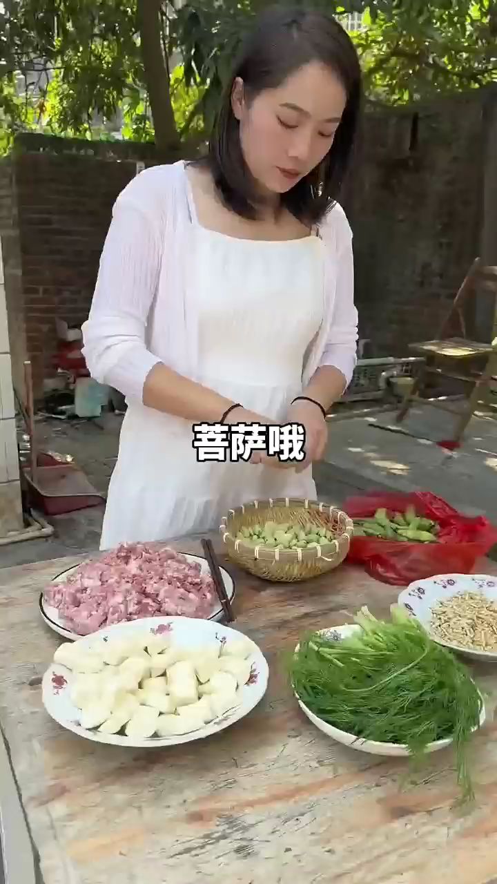 看我云南老婆做菜有多怪