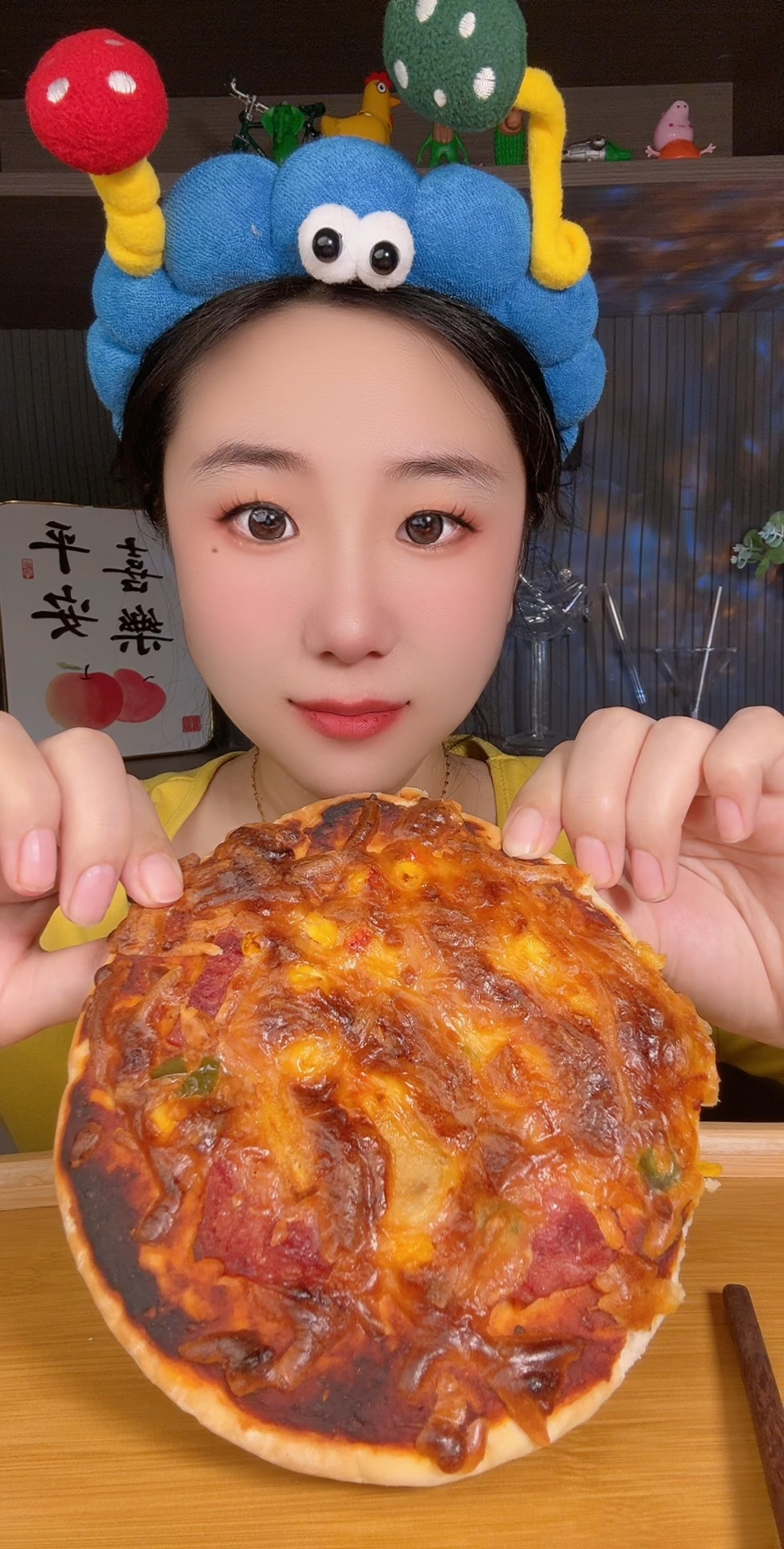 今天我们来吃芝士培根披萨