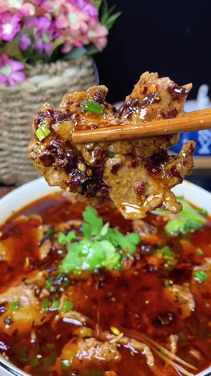 水煮牛肉详细的做法来了,味道一点不比酒店的差!