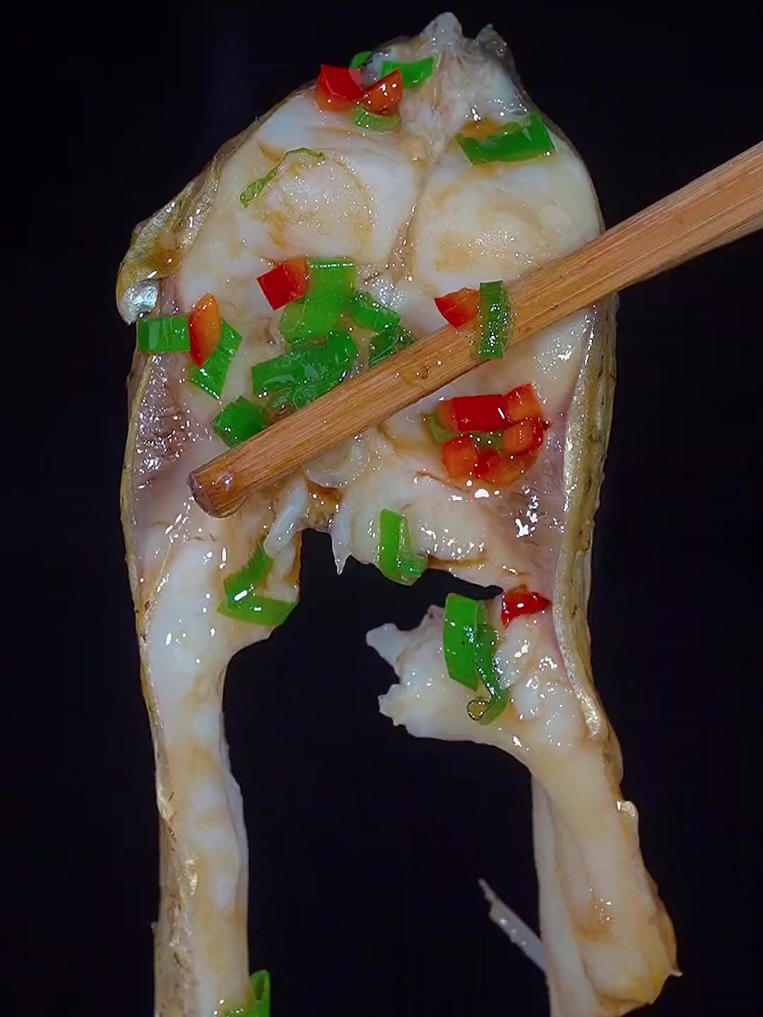 清蒸鳊鱼做法,肉质鲜嫩做法简单!!