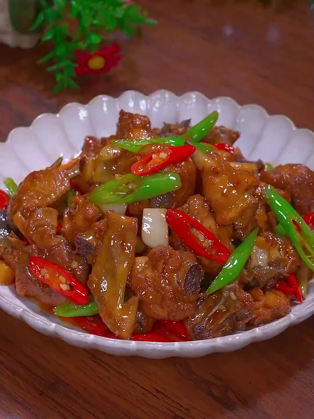 青椒炒鸡的家常做法，香辣入味，特别下饭好吃！