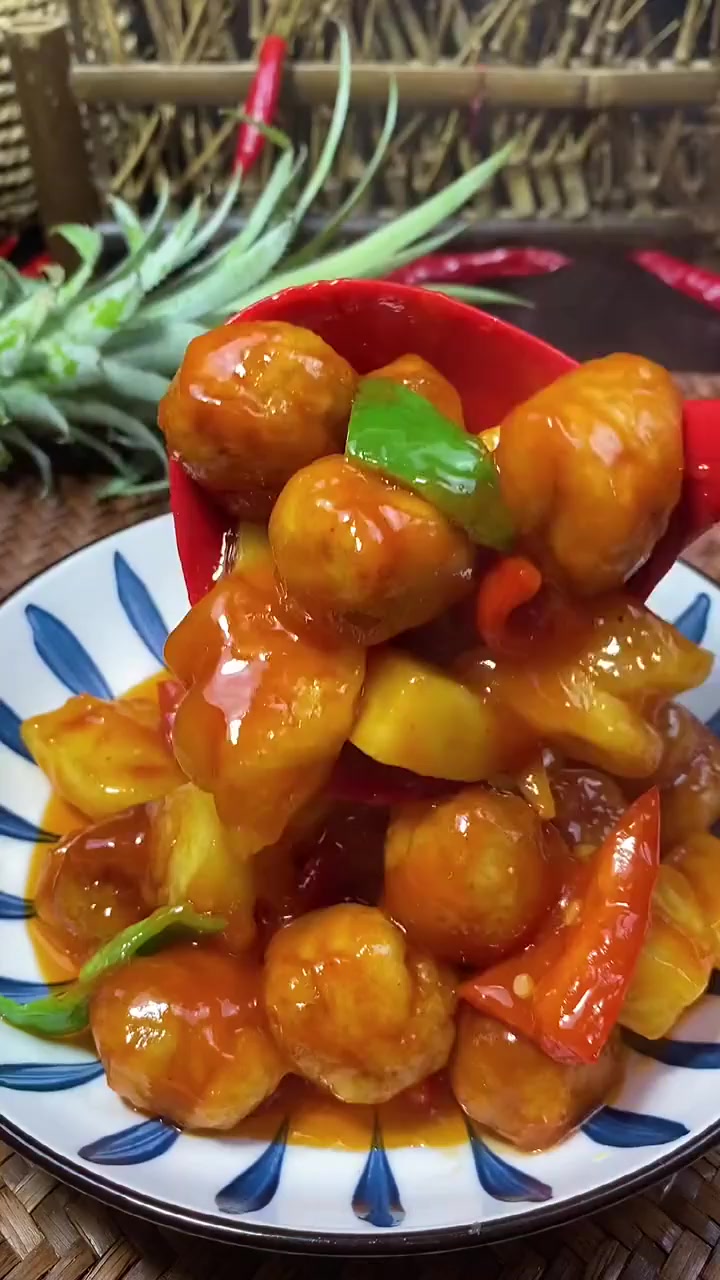 菠萝咕咾肉的做法，酸酸甜甜的孩子超爱吃！！