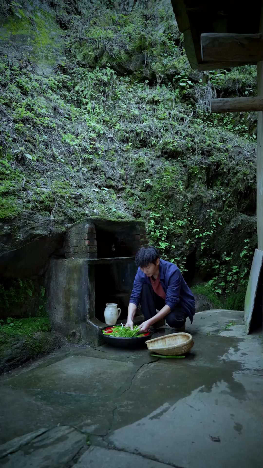 在农村,菜拌面是最常见的美食,简单而真实