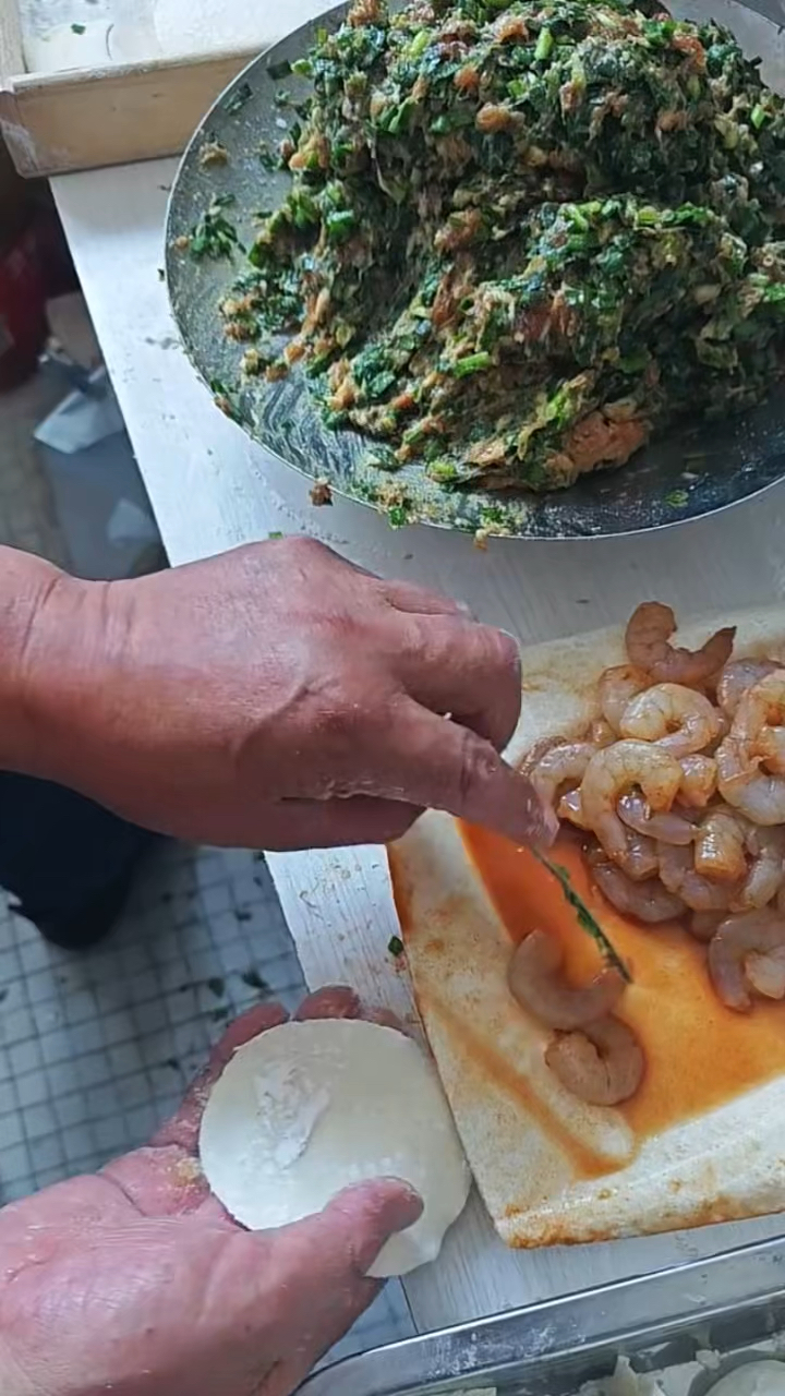 制作好吃美味虾仁水饺