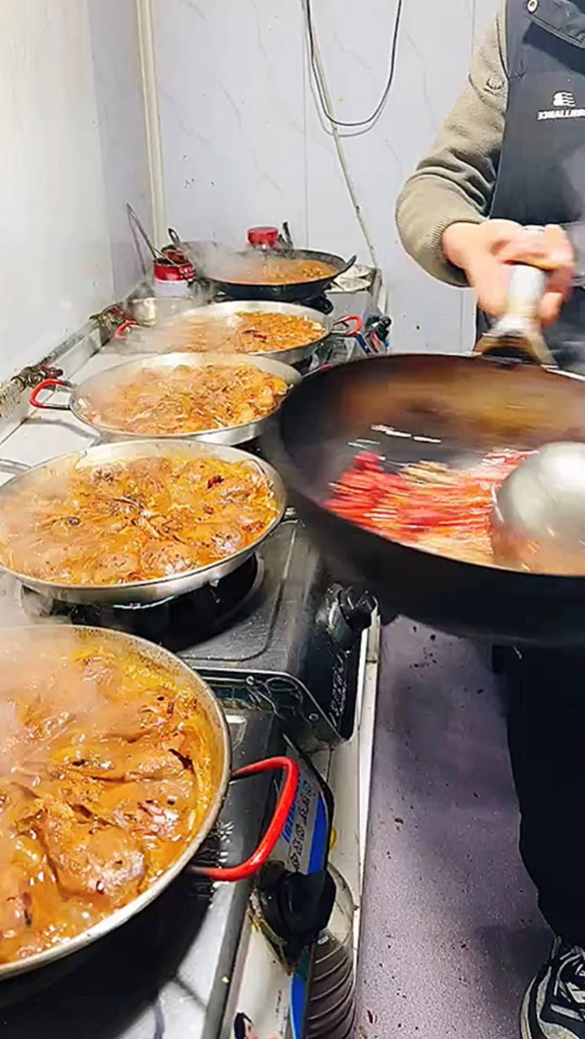 超好吃的干锅鸭头的制作过程