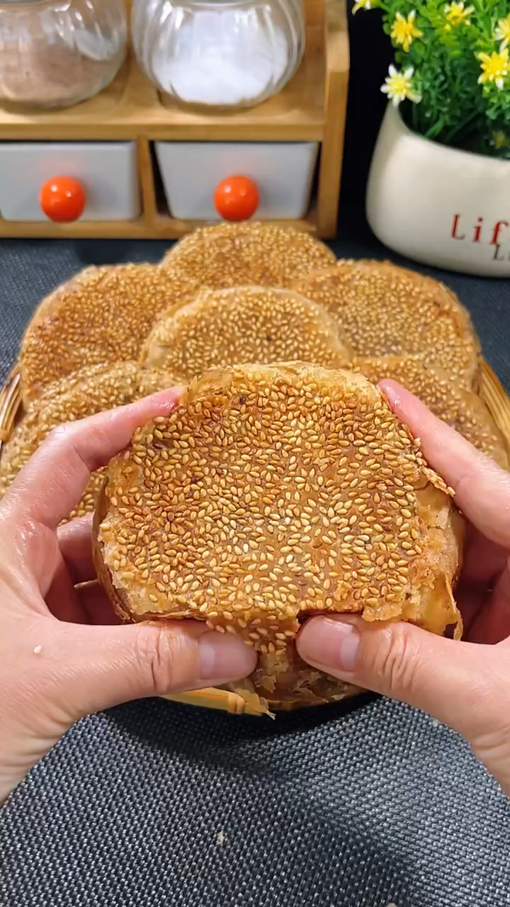 老北京麻酱烧饼的