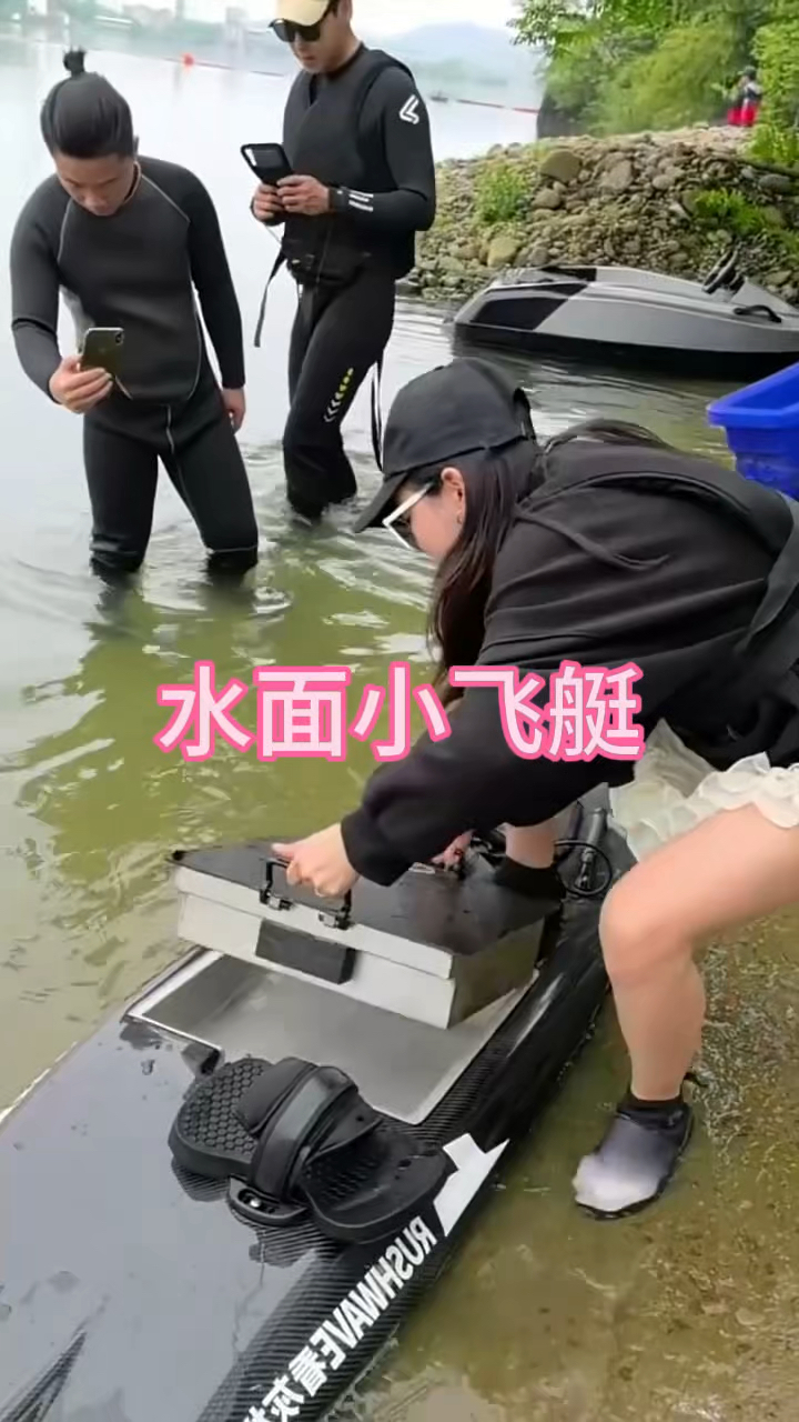 这样的水面小飞艇你想尝试吗