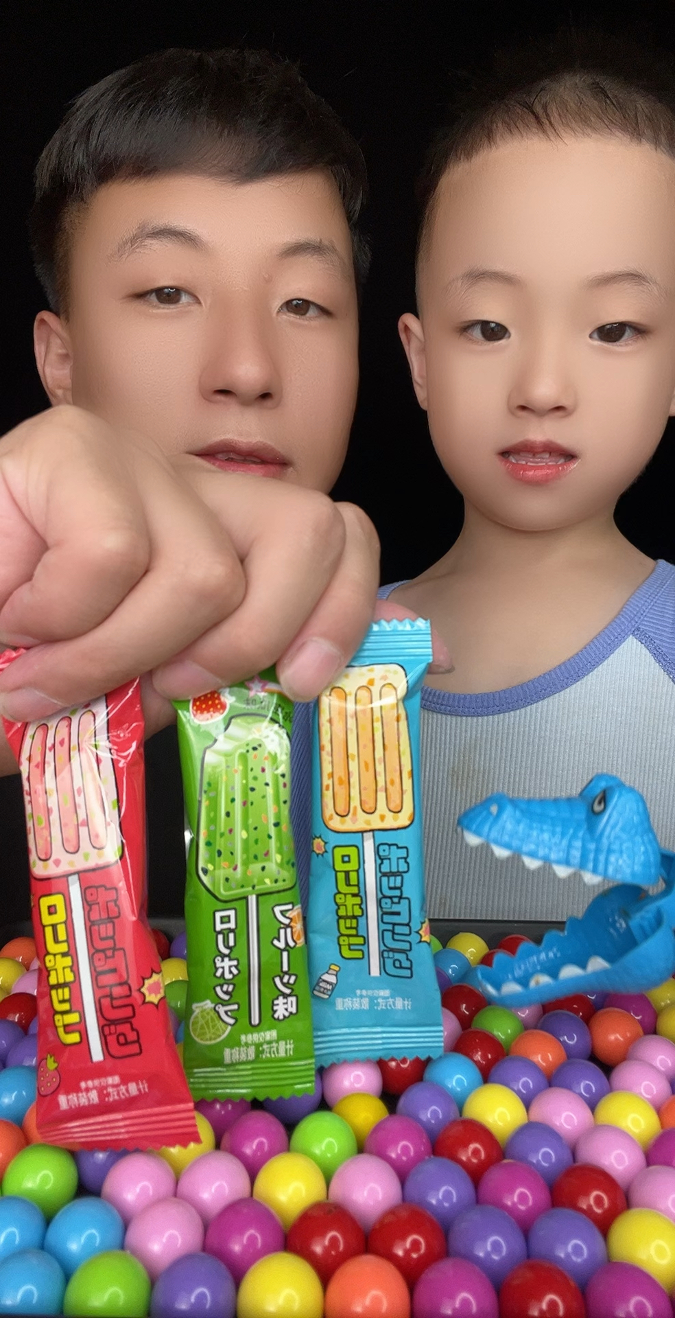 雪糕棒棒糖蓝色鳄鱼