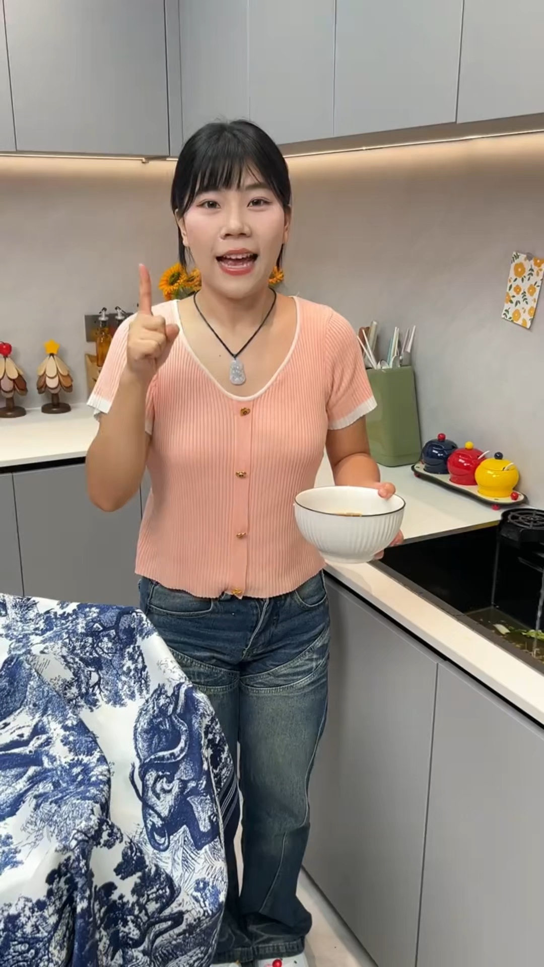 做了50年厨师的表姐告诉我,厨房水龙头装个沥水篮,方便又实用!