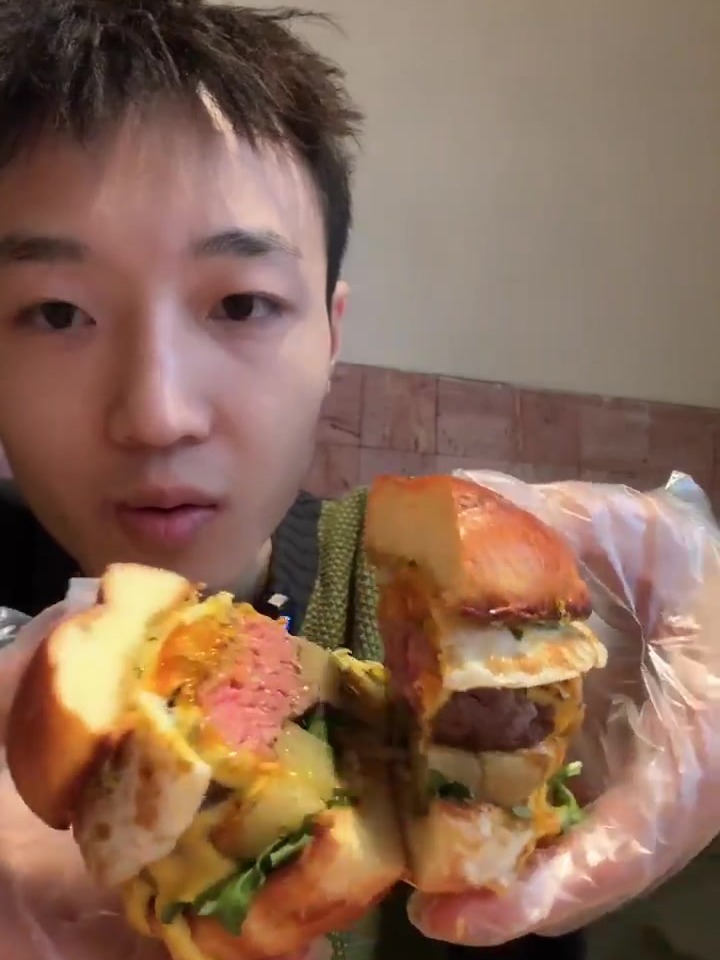 一个人吃一桌子漂亮菜是种什么体验！！！