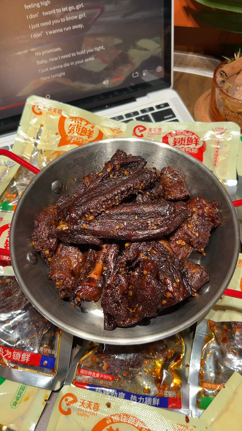 鸭翅、鸭锁骨、鸭脖、鸭翅根 想吃哪个吃哪个,辣得过瘾吃的爽!