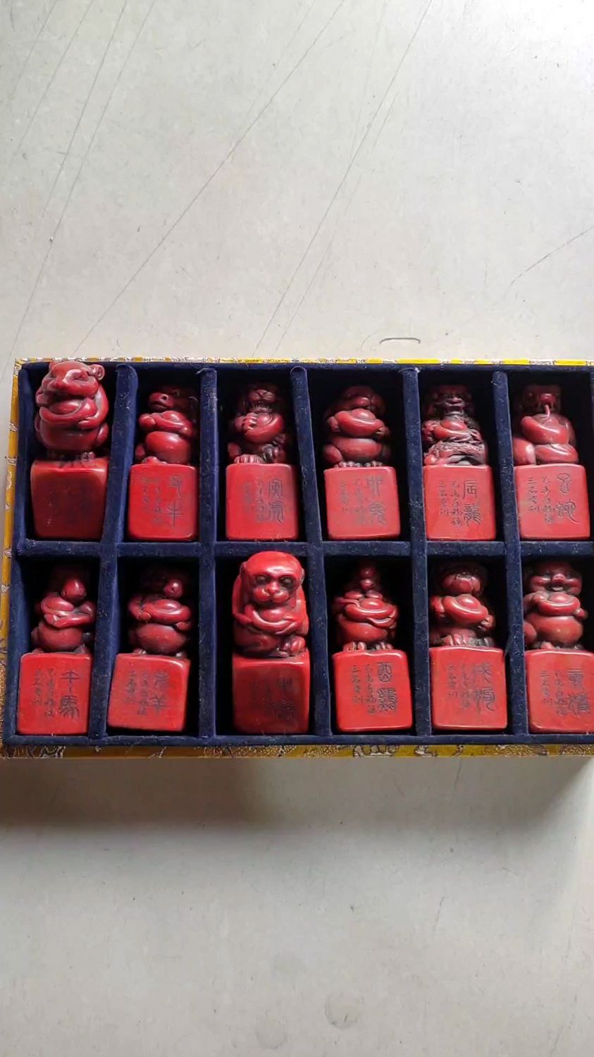 鸡血石的十二生肖印章