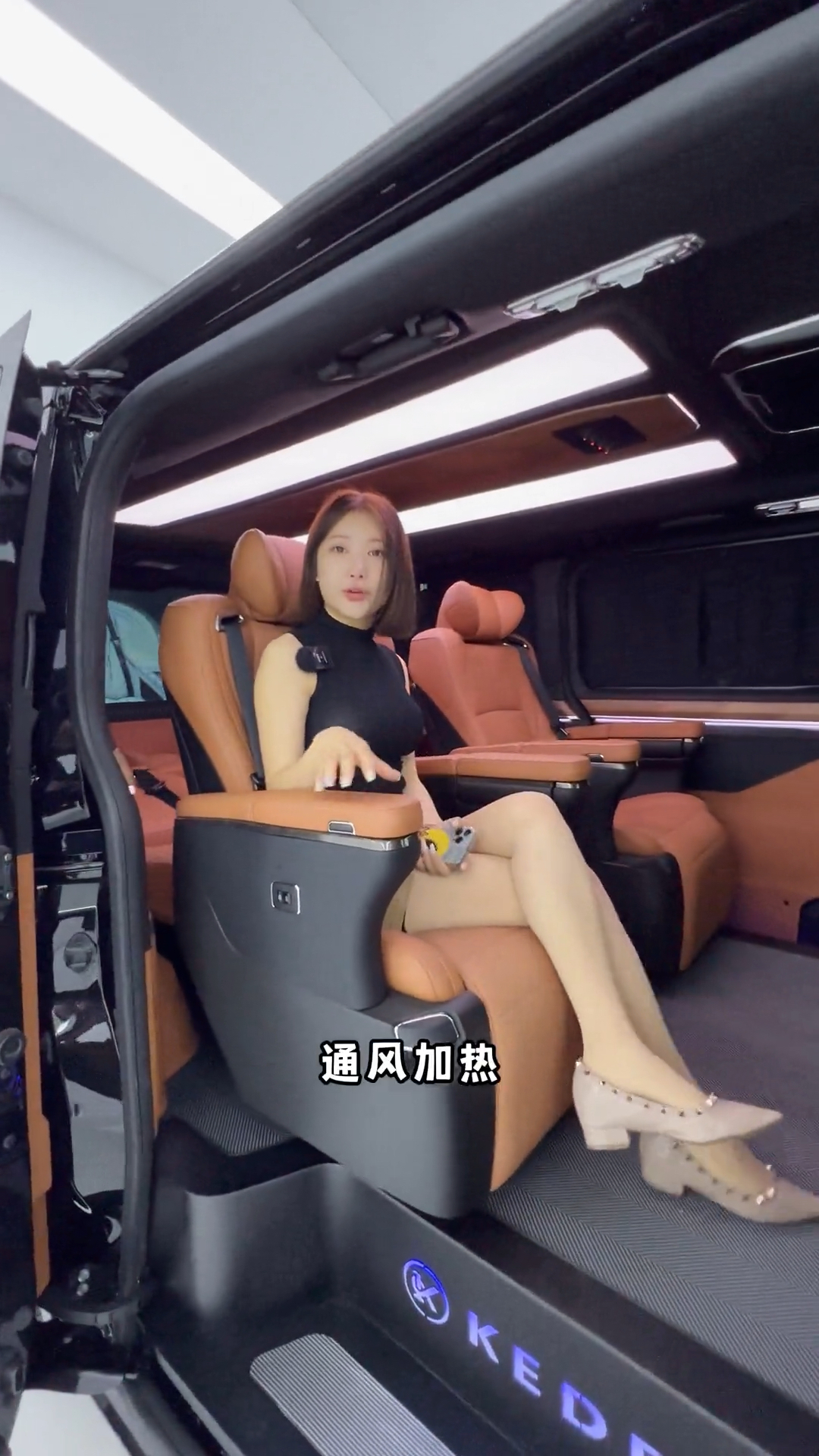 中东版丰田小海狮面包车七座通舱版!首付需要9.8万