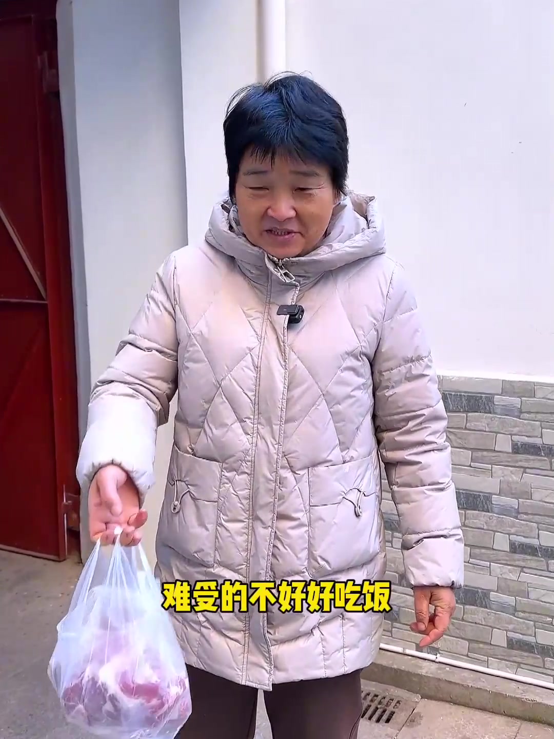 今天婆婆买了一大块肉,给孩子包了他们最爱吃的千里香馄饨,皮薄馅大,鲜嫩又好吃。学会了再也不