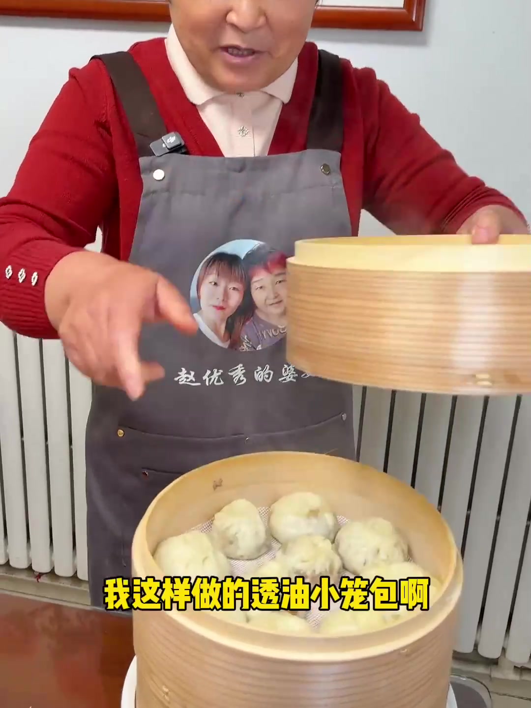 人人都能做个个透油蓬松喧软的透油小笼包,只要掌握住两点和面比例和调馅方法。好吃到停不下来