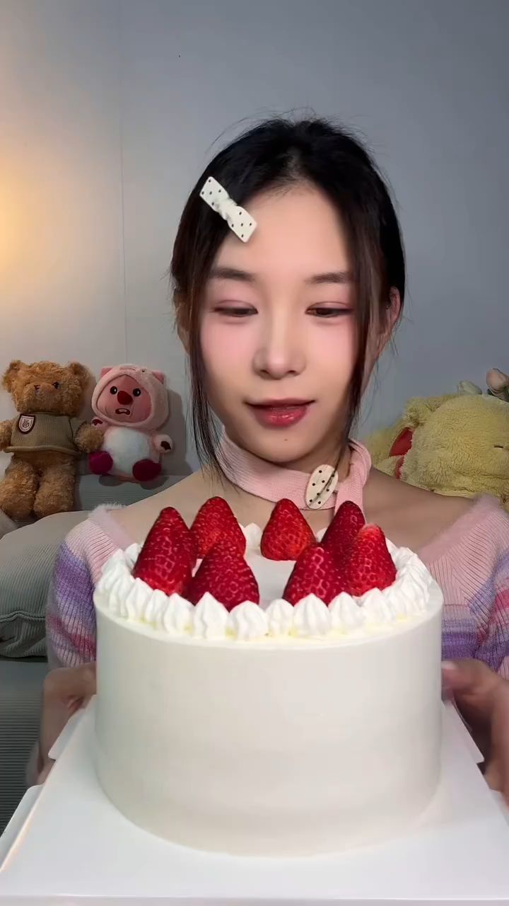 太好了!是小樱同款草莓奶油蛋糕