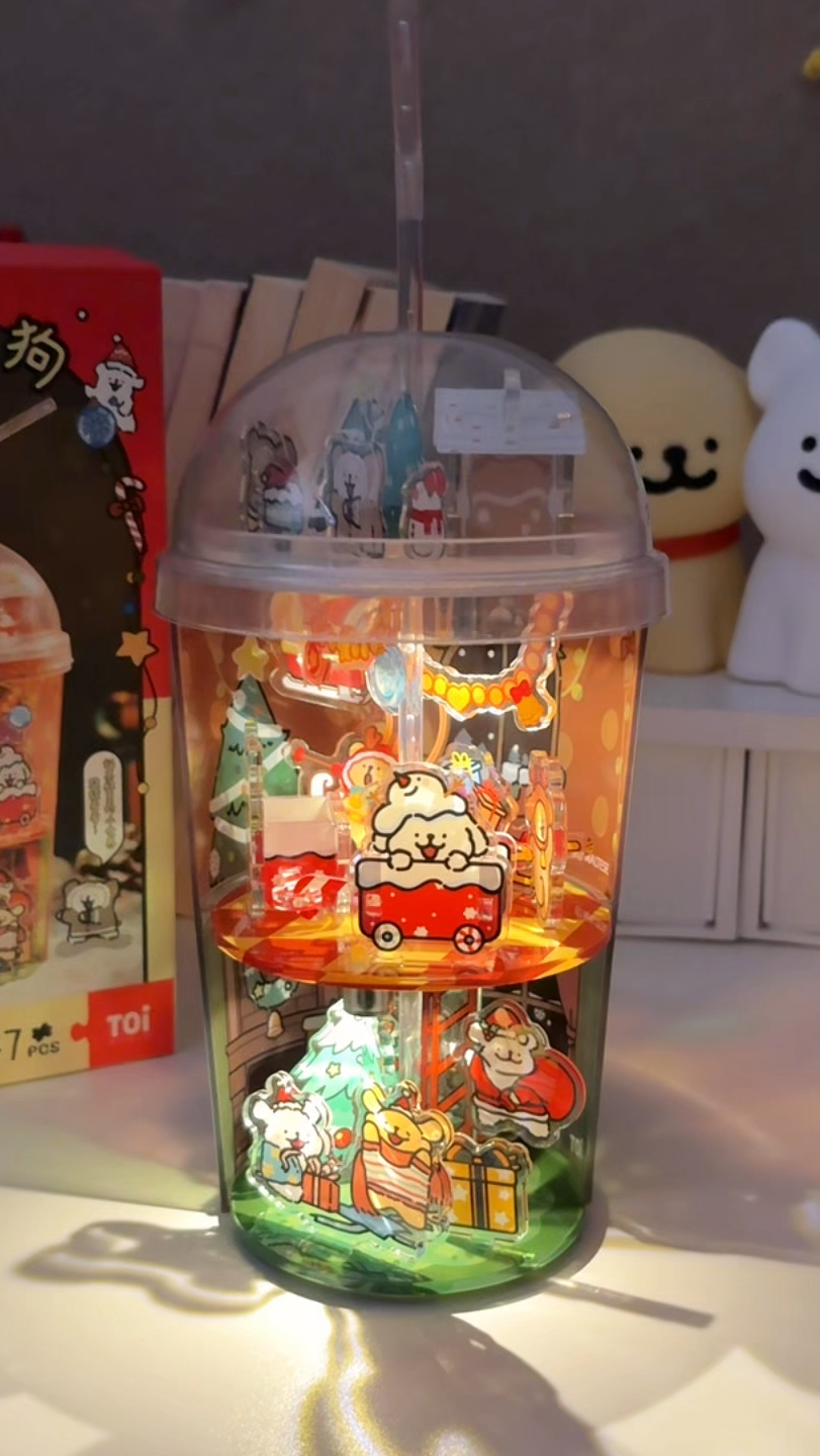 幸福是在圣诞前收到好朋友拼的小狗奶茶杯