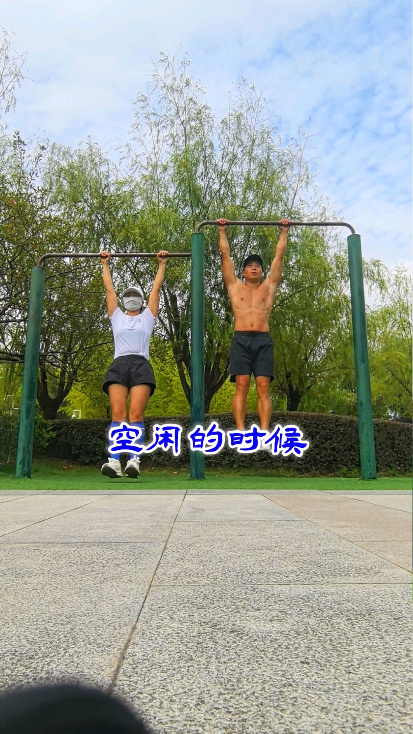 四个动作练手臂练胸肌练腹肌,打造上半身肌肉