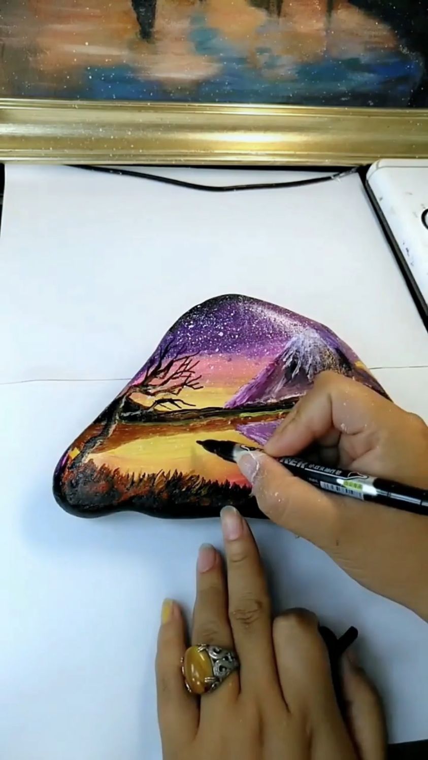 鹅卵石变成艺术品